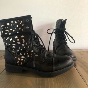 NWOB Size 8 Black Lace Up Boots